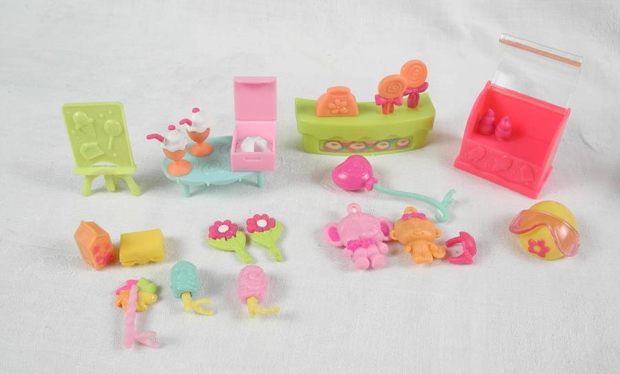 Hasbros My Little Pony Ponyville Collectables from 2006-2008