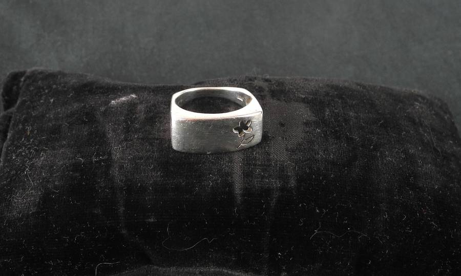 Sterling Silver Ring with Flower Cut Out (6.0g)