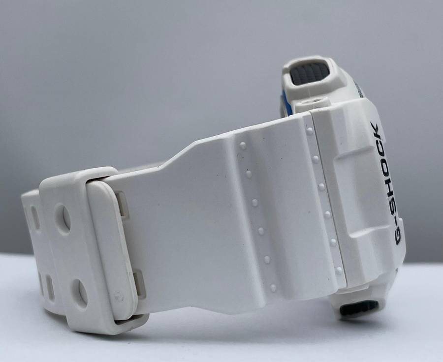 White Casio G shock GA-100B