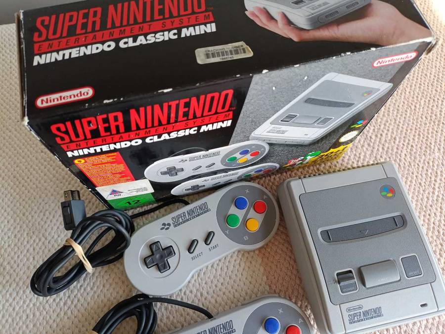 Super Nintendo Entertainment System +Box