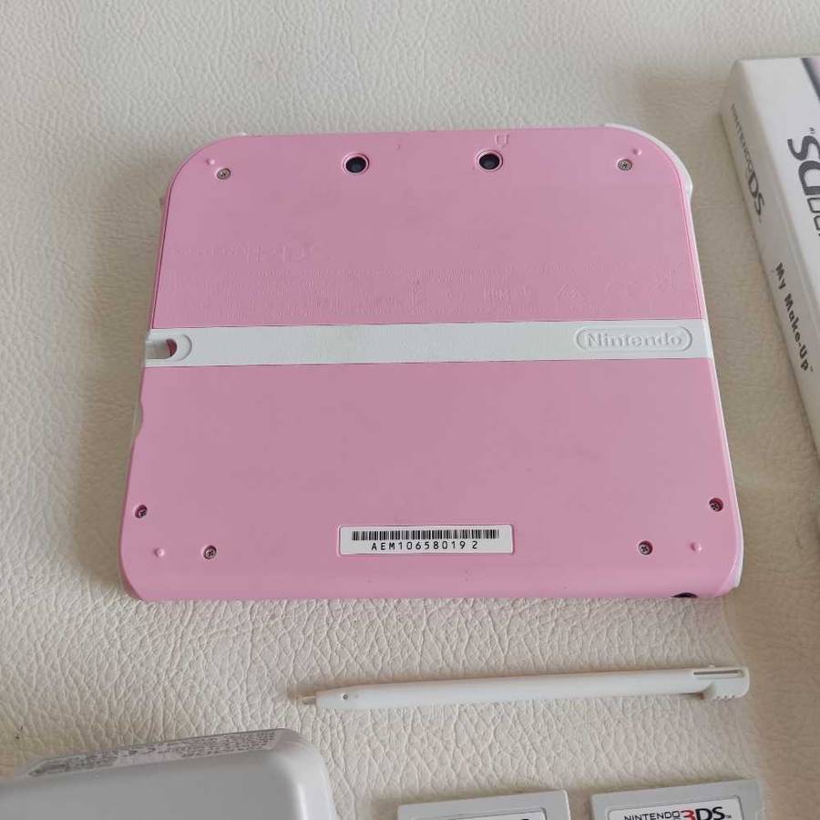 Nintendo 2ds Console and Games Bundle