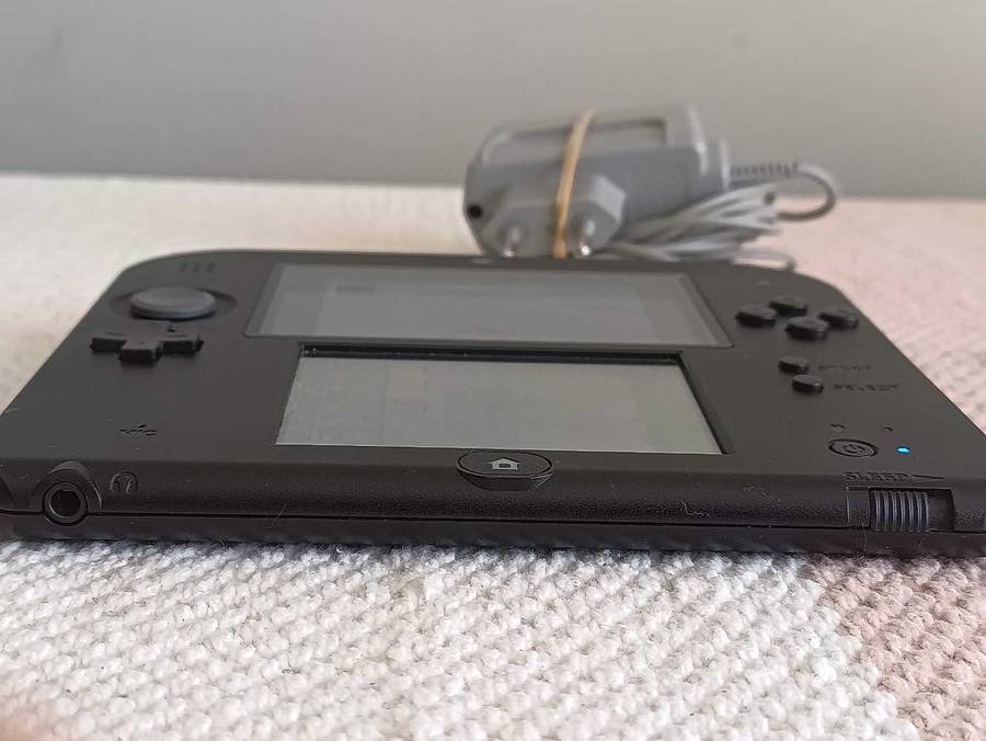 Nintendo 2DS Console +Game