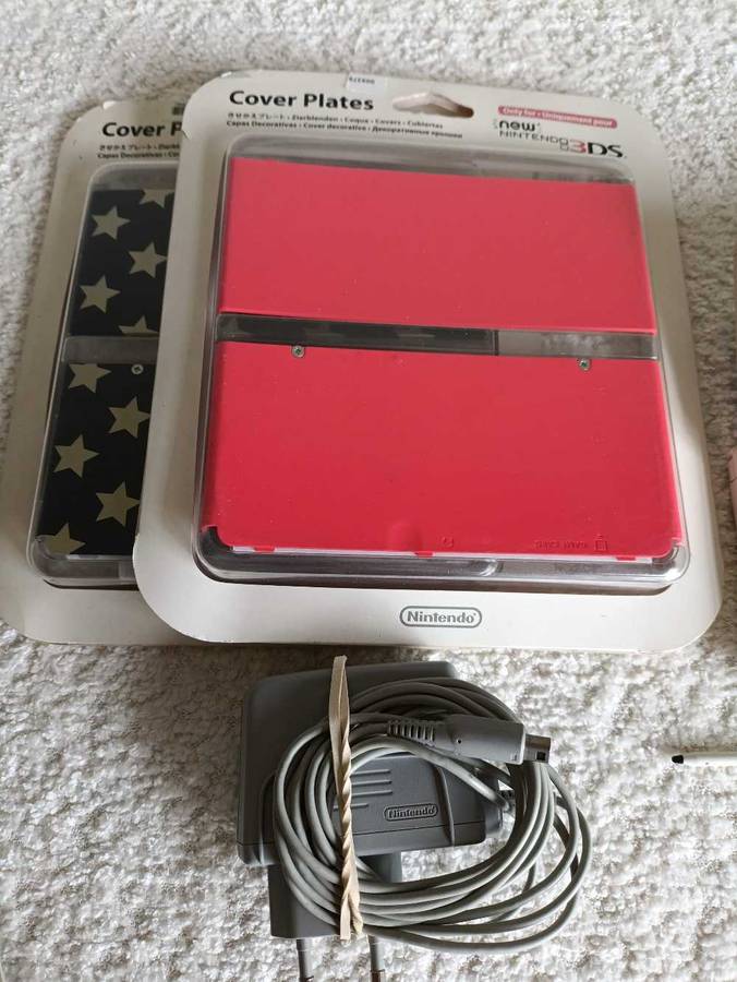 'New' Nintendo 3DS Console With Original Charger