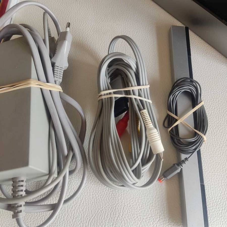 Nintendo Wii Console With Wii Sports +Wii Sports Resort Combined Disc