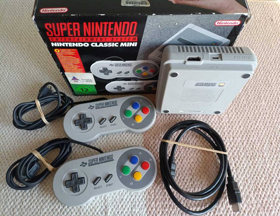 Super Nintendo Entertainment System +Box