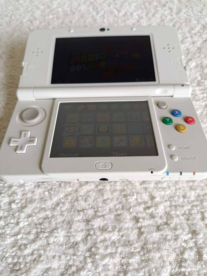 'New' Nintendo 3DS Console With Original Charger