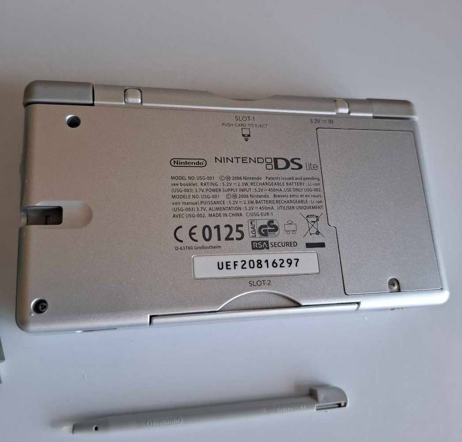 Nintendo Ds Lite Silver +Original stylus, charger