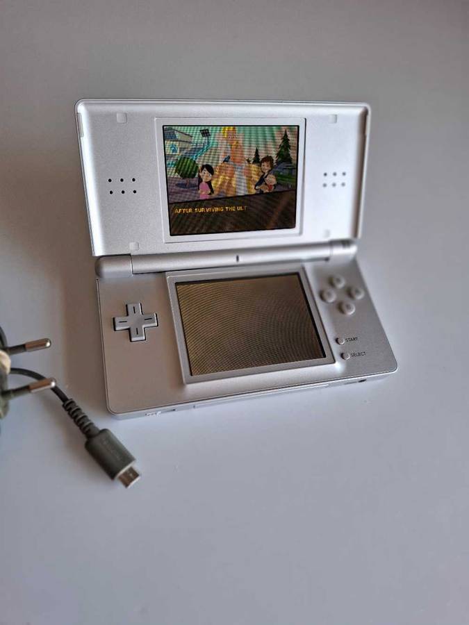 Nintendo Ds Lite Silver +Original stylus, charger