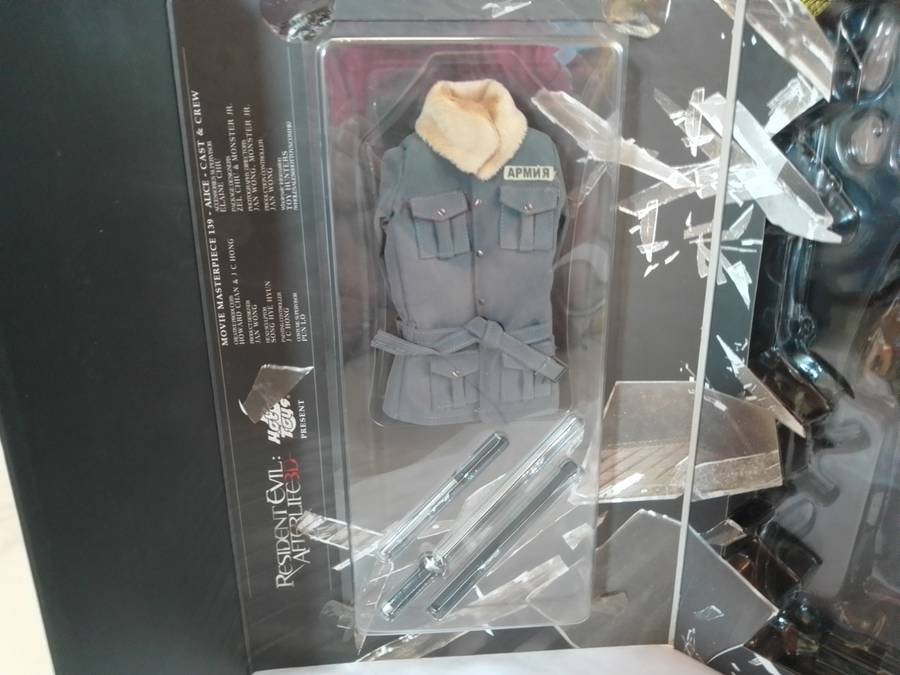 Hot toys 1/6 scale "Alice" Resident evil afterlife figure