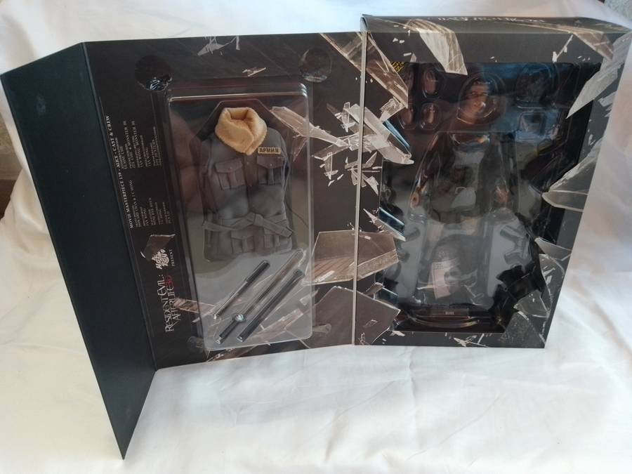 Hot toys 1/6 scale "Alice" Resident evil afterlife figure