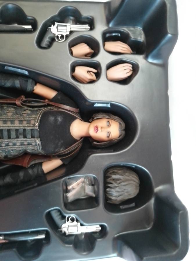 Hot toys 1/6 scale "Alice" Resident evil afterlife figure