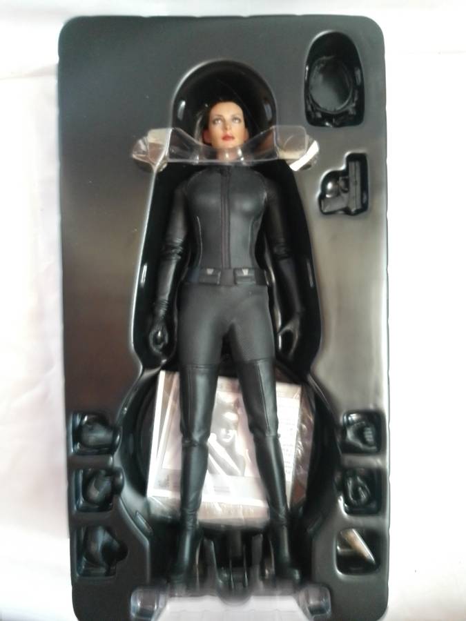 Hot Toys Selina Kyle - Catwoman The Dark Knight Rises 1/6 Scale Figure