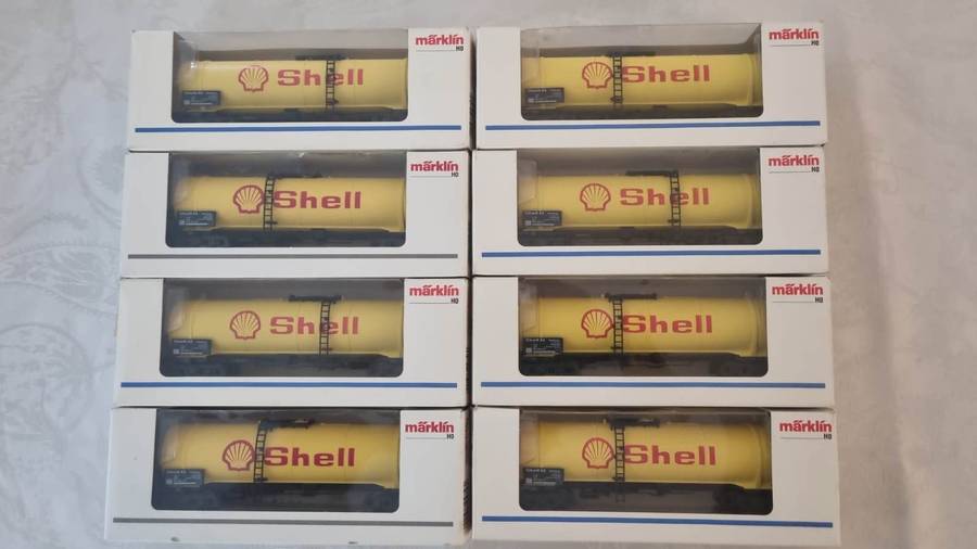 Marklin 4756 Petroleum Oil Tank Car. Painted and lettered for German Shell. Price is for each.