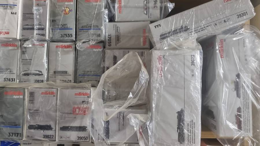 Marklin 37565 Swiss Federal Railways (SBB/CFF/FFS) class Ce 6/8 II "Crocodile" freight locomotives.