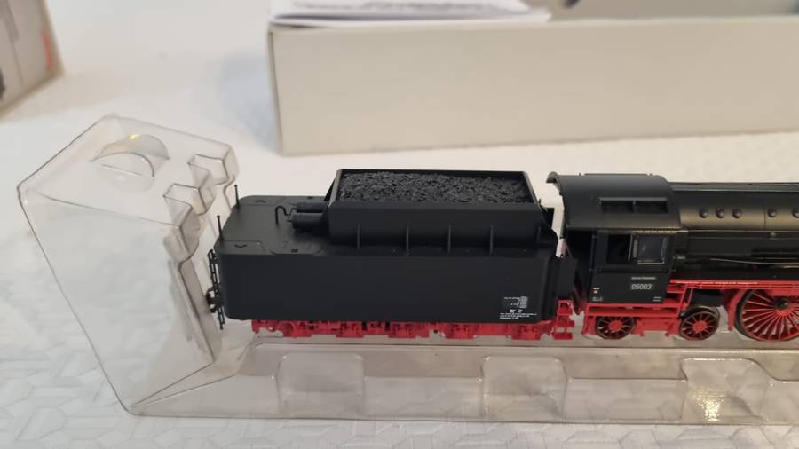 Marklin 39050 HO Scale Steam Locomotive with Tender and Suethe smoke generator.