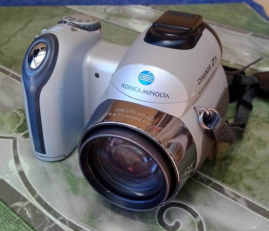 For the collector. Konica Minolta Dimage Z3 digital camera. Please read Description.