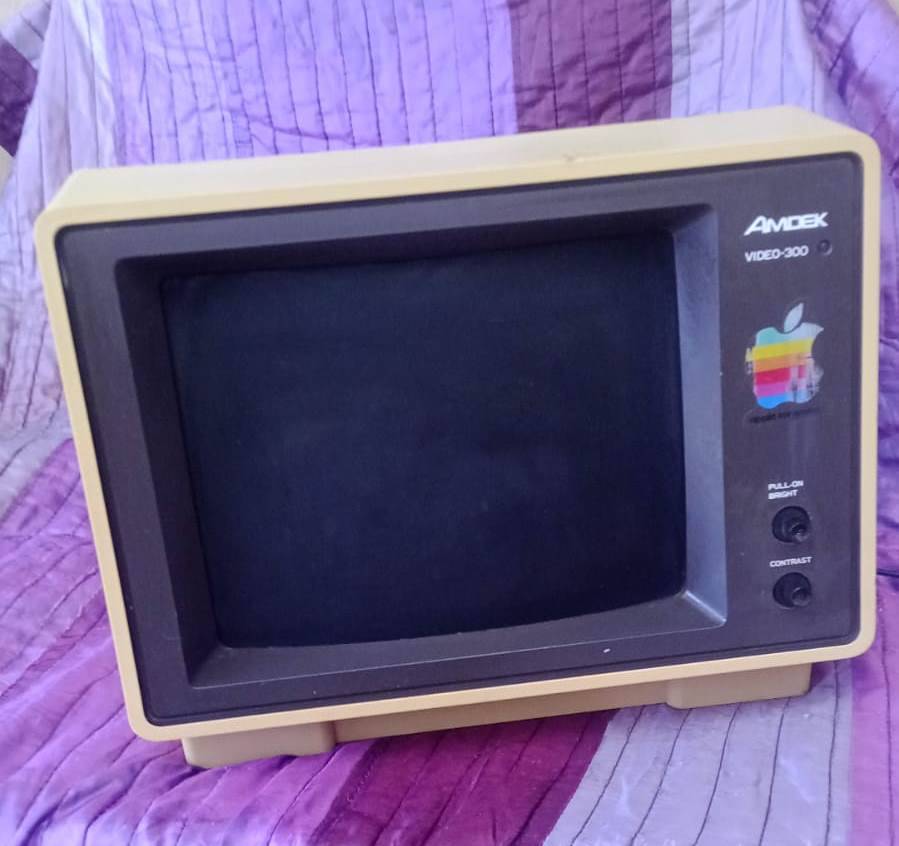 Amdek Video-300 composite green monitor for vintage computers. Read Description.