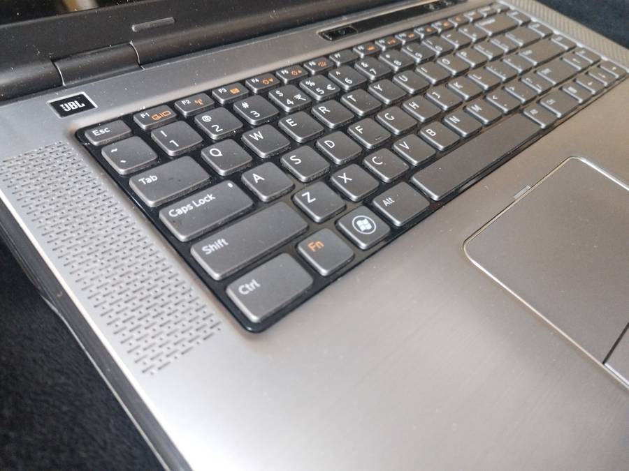 i5 DELL XPS L502x LAPTOP WITH JBL SOUND
