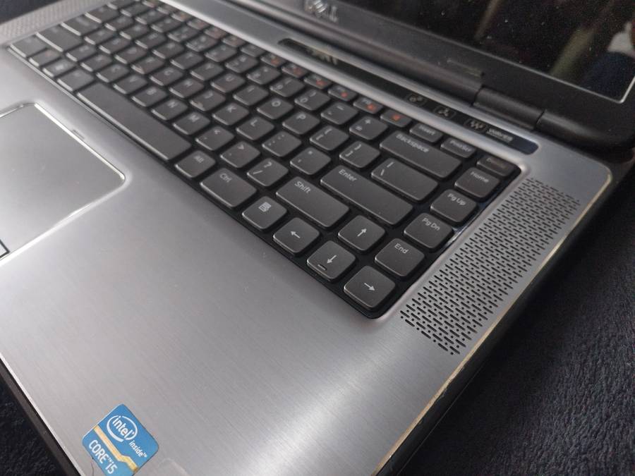 i5 DELL XPS L502x LAPTOP WITH JBL SOUND
