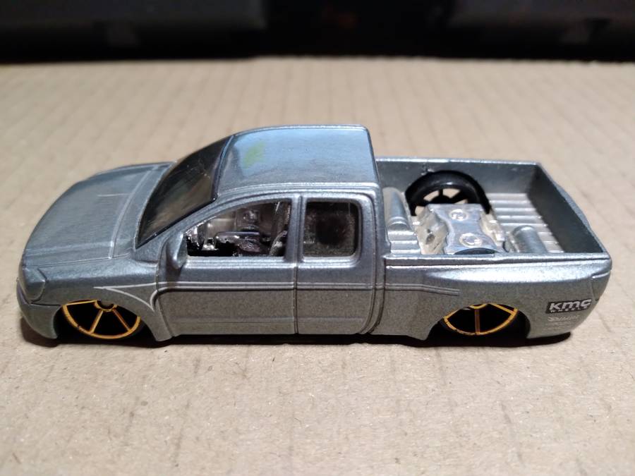 Hotwheels: Nissan Titan (2006 First Editions)