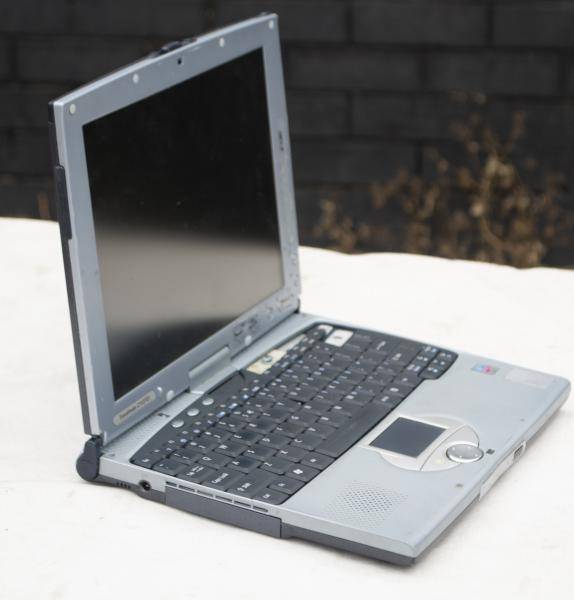 acer Laptop, intel pentium M cpu, 160gb hd , 512 mb ram, 10.5", vga, lan, win xp pro, etc