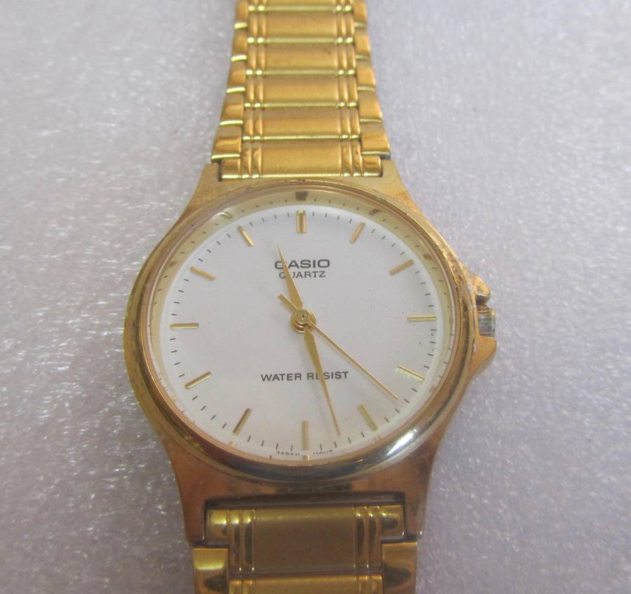 Vintage Casio Quartz Watch: 1360 MTP-1016