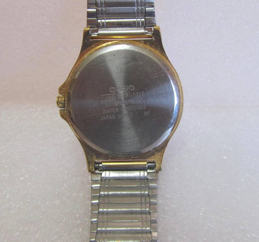 Vintage Casio Quartz Watch: 1360 MTP-1016
