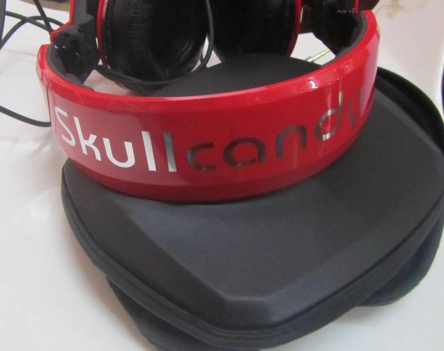 SkullCandy Wired Headphones with Case