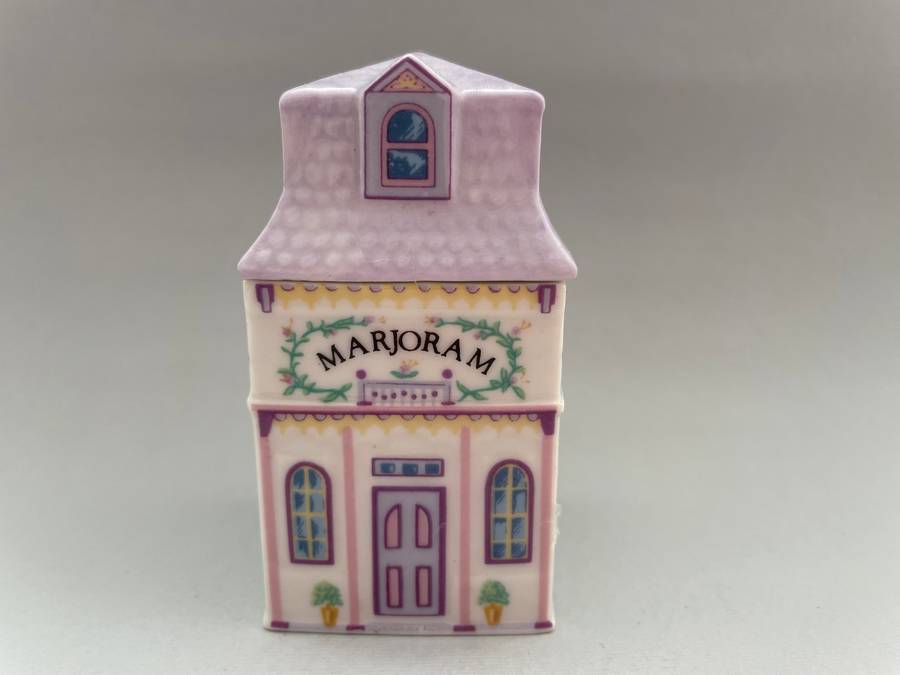 Lennox Spice Village: Marjoram