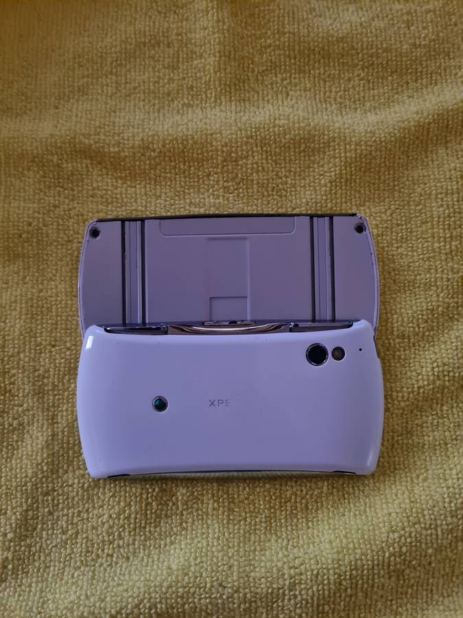 Sony PlayStation Phone Xperia R800i untested