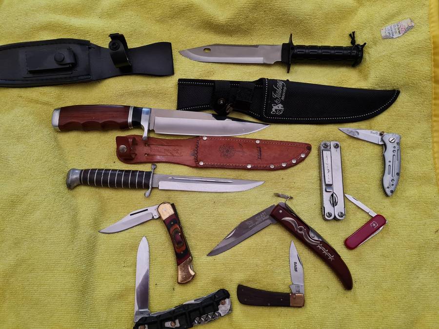 Lot of vintage knives
