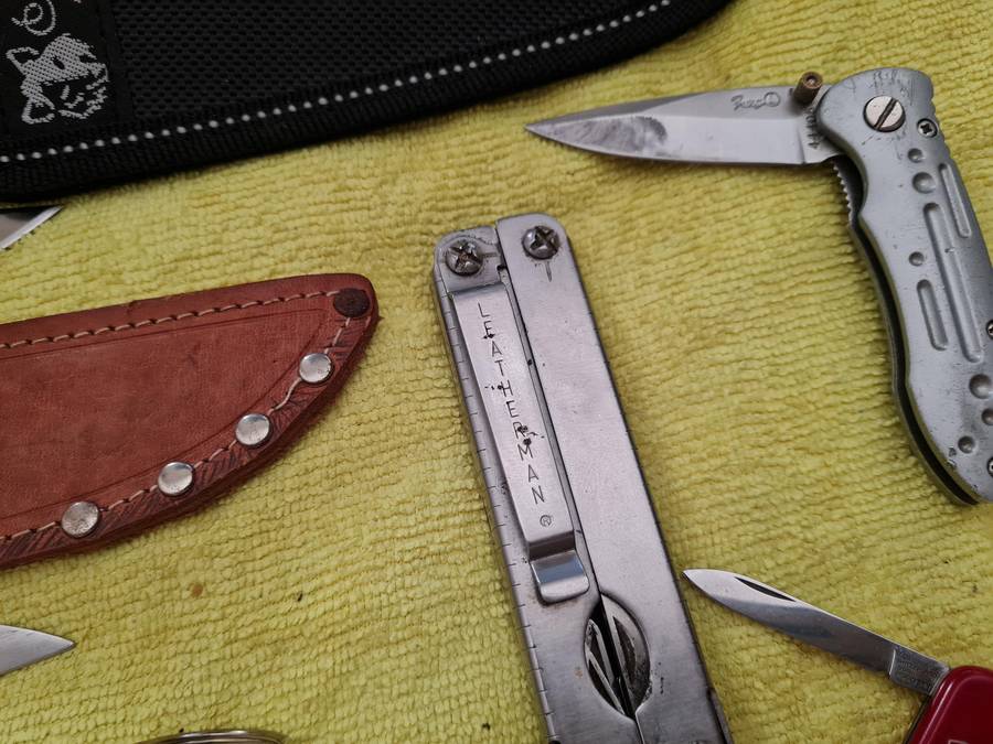 Lot of vintage knives