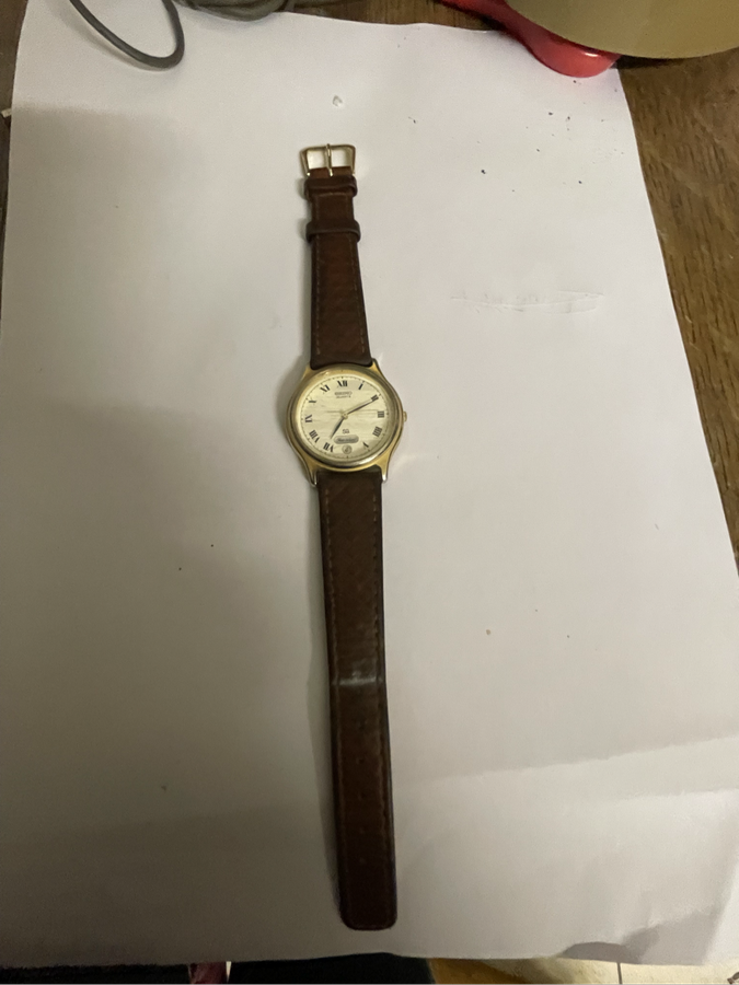 Vintage Seiko Quartz - Serial 5Y23 - 7040 A4 - Working - With day / date setting