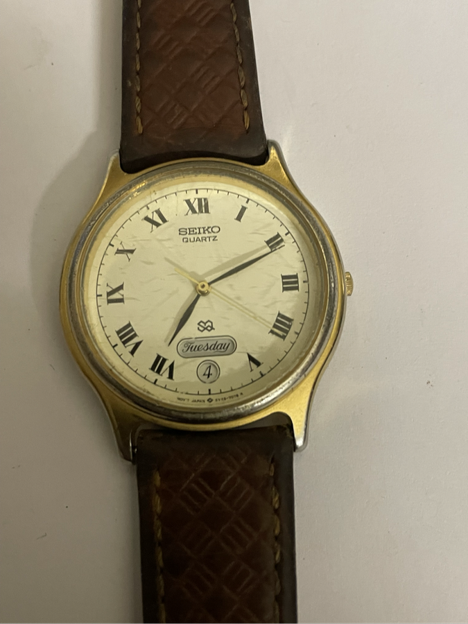 Vintage Seiko Quartz - Serial 5Y23 - 7040 A4 - Working - With day / date setting