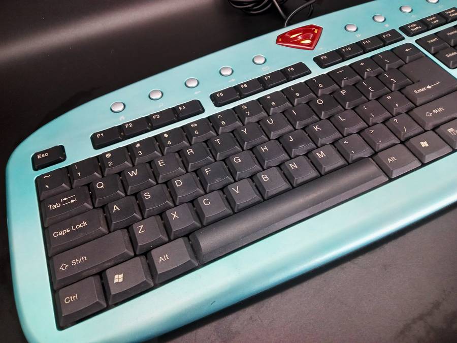 SUPERMAN RETURNS!!!! Spectacularly styledSP-6000 Super Slim keyboard in soft metallic aqua.