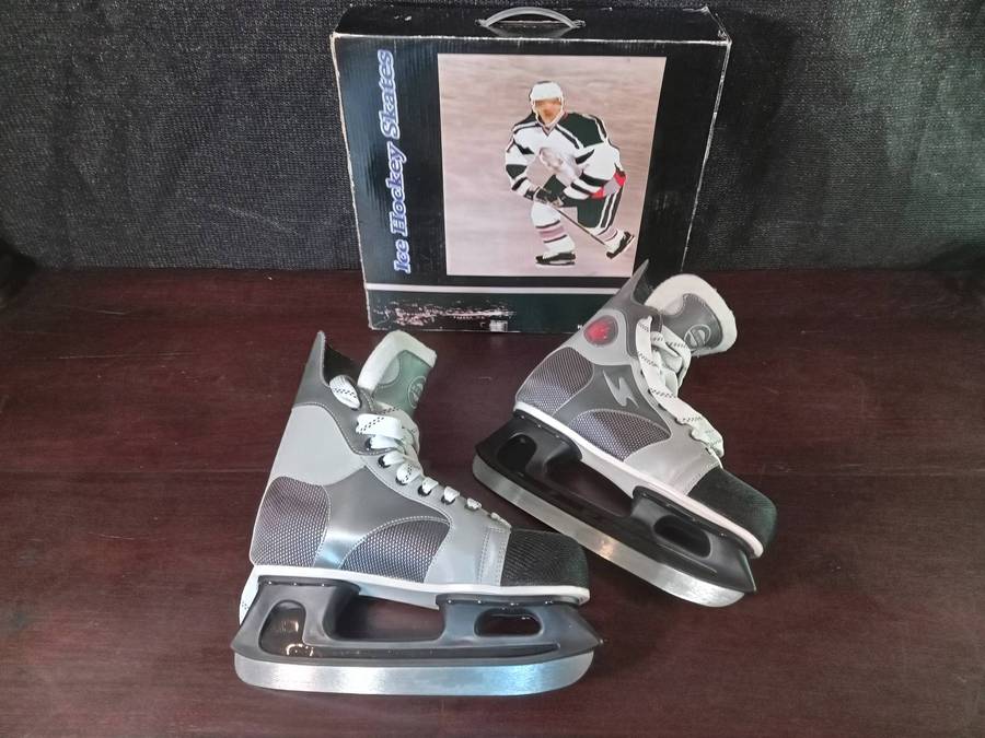 NEW - Ice Hockey Skates (Size 8) Built for Speed