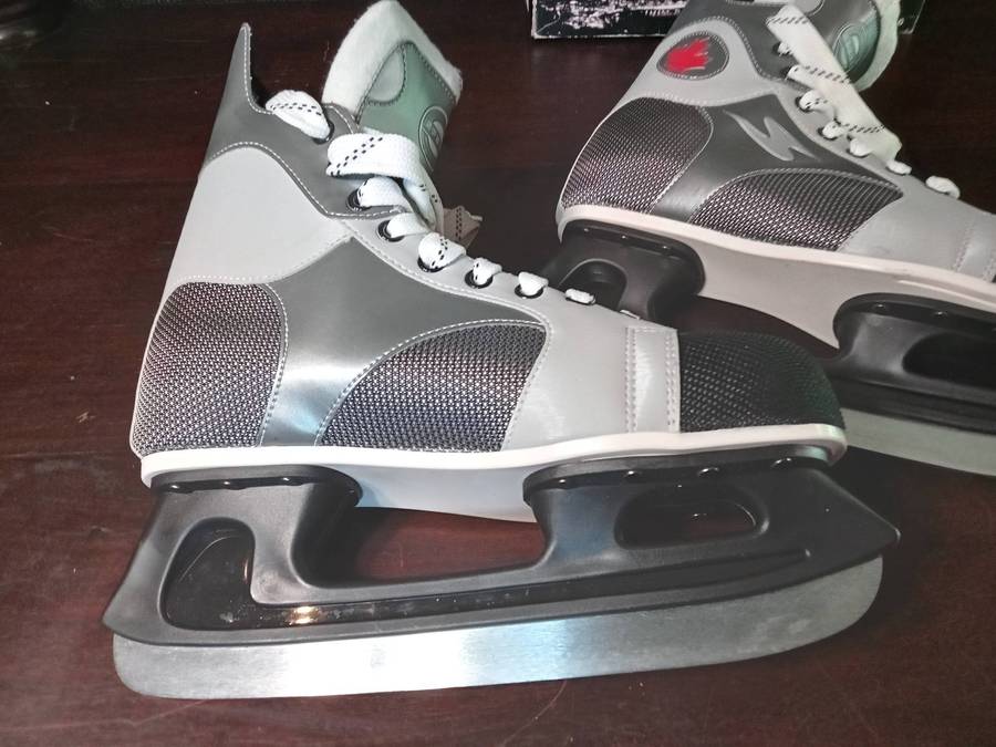 NEW - Ice Hockey Skates (Size 8) Built for Speed