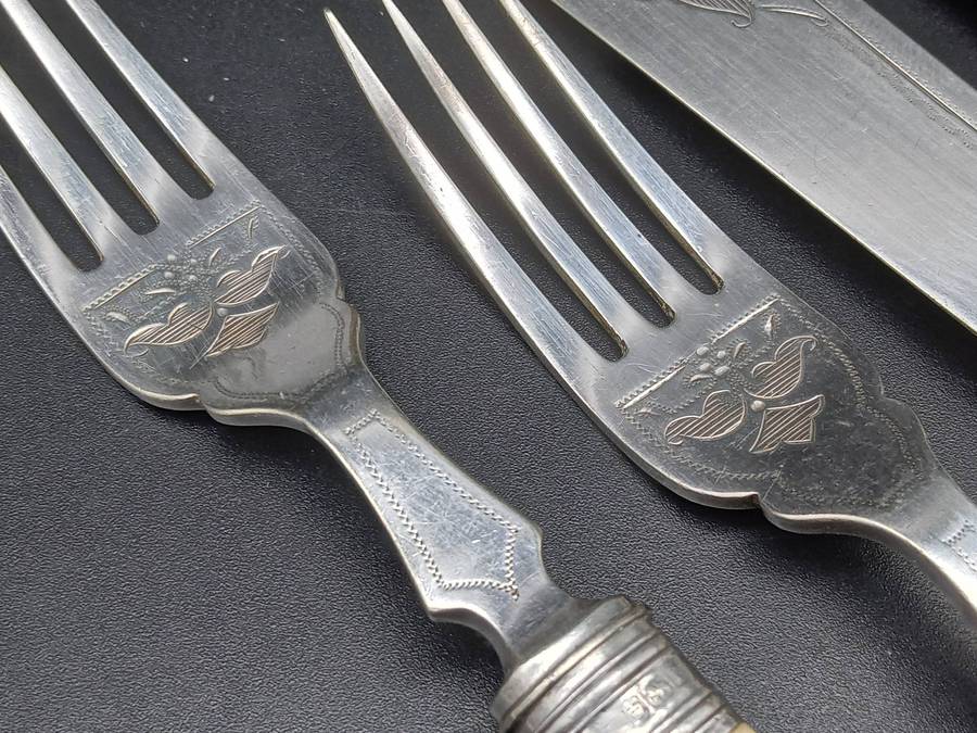 Antique! England - William Hutton & Sons - Early 1900 - Bone Handle  - Set of 6 Knives and 4+2 Forks