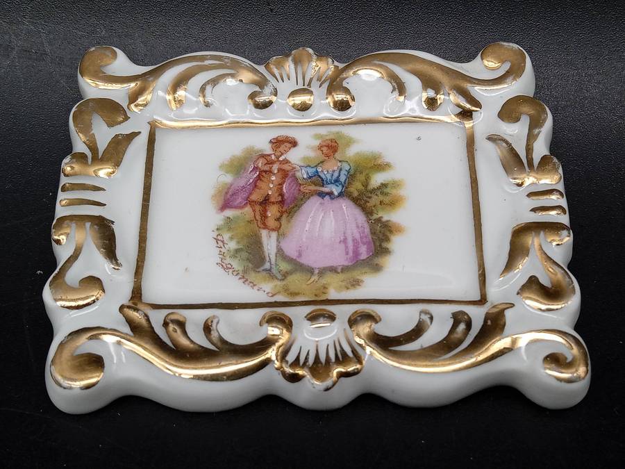 Vintage! FM Limoges Miniature Portrait With Gold Trim Of Couple Strolling.