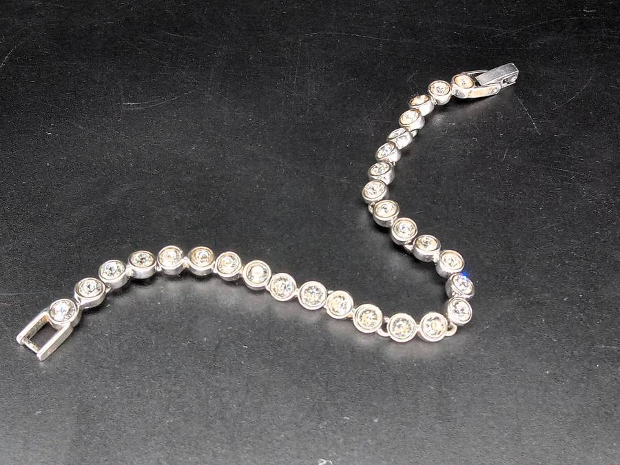 Swarovski Crystal Tennis Bracelet 17.5cm (including clasp) 14.38grams