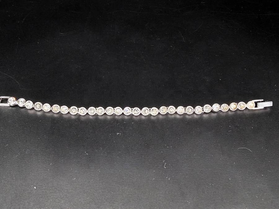 Swarovski Crystal Tennis Bracelet 17.5cm (including clasp) 14.38grams