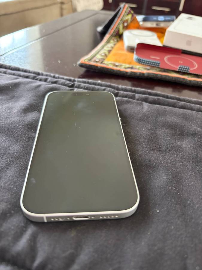iPhone 16 White 125gb