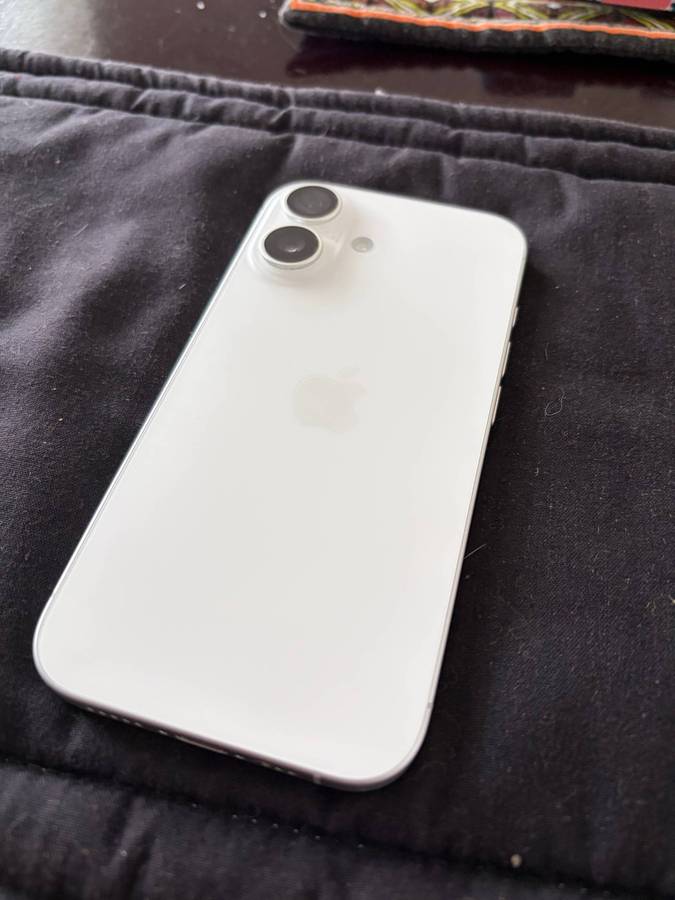iPhone 16 White 125gb