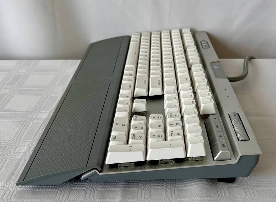 Corsair K70 RGB MK.2 SE Mechanical Gaming Keyboard  CHERRY® MX Speed
