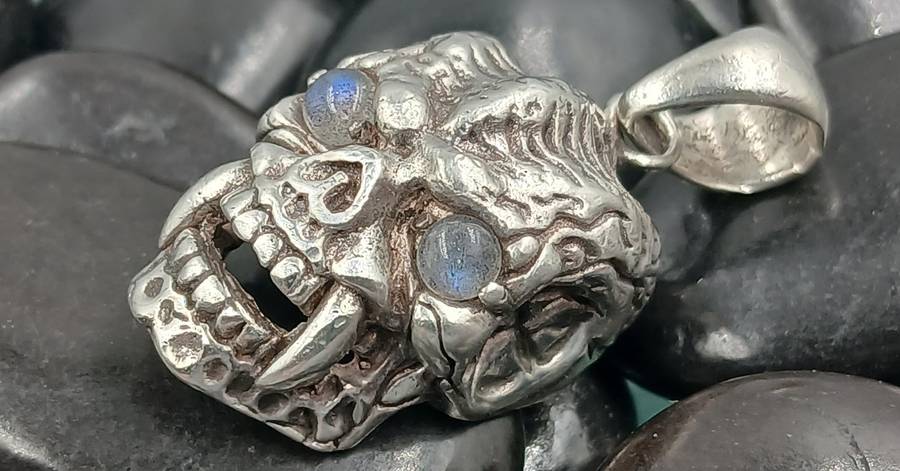 COOL Sterling Silver Skull Pendant