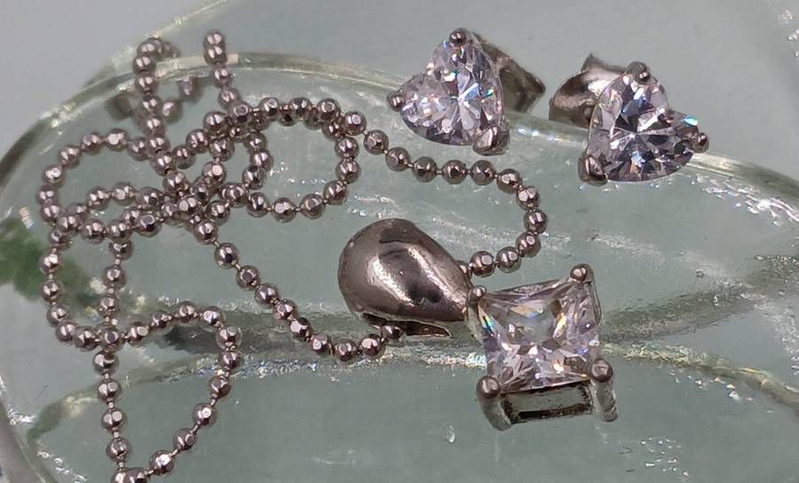 Beautiful Sterling Silver Set / necklace & stud earrings/