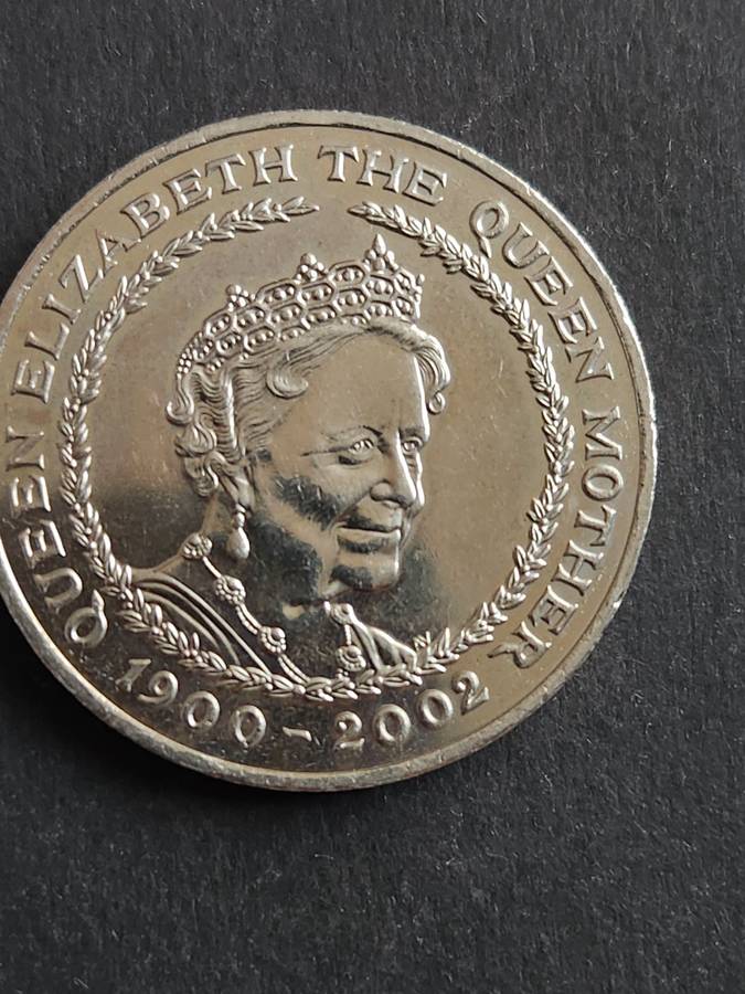 Queen Elizabeth the Queen Mother Commemorate 5 Pounds 2002 - as per photograph