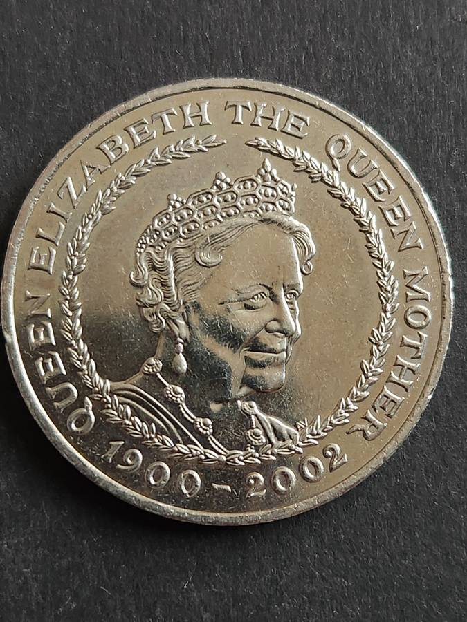 Queen Elizabeth the Queen Mother Commemorate 5 Pounds 2002 - as per photograph