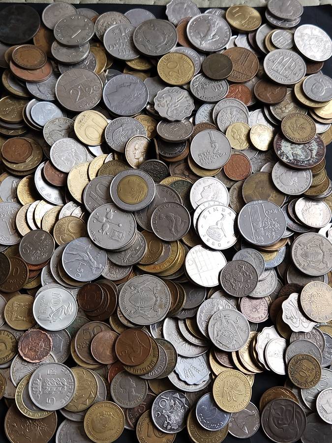 Mixed Lot of World Coins 2 kg - as per photograph