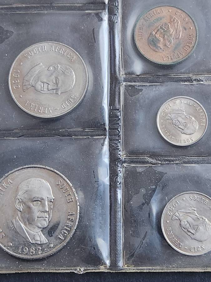 SA Mint Pack 1982 - as per photograph